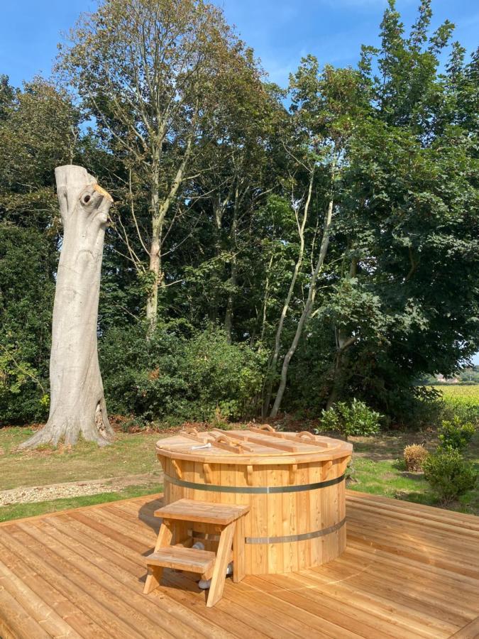 Ormesby Saint Michael The Shepherds Huts & The Well Lodge At Ormesby Manor المظهر الخارجي الصورة